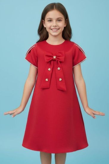 صورة فستان أحمر بفينك ولؤلؤ على الصدر